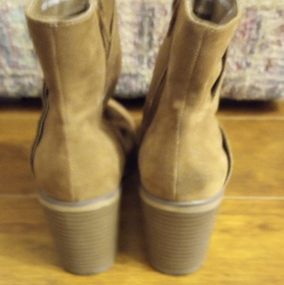 Brown suede ankle boots - Picture 2 of 2